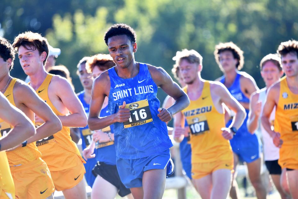 Firaol Ahmed running in the Mizzou Meet